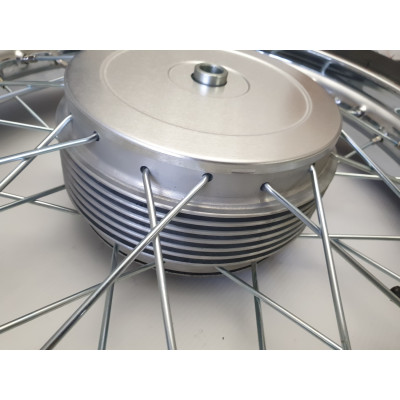 Переднее колесо в сборе 16" JAWA 559360