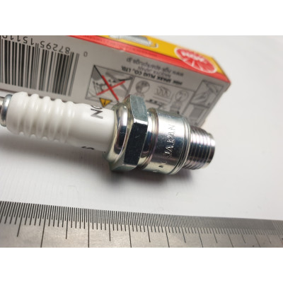 Свеча зажигания NGK B8HS 