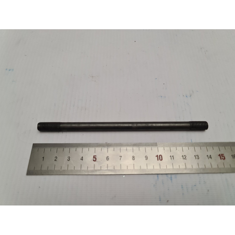 Шпилька головки цилиндра УРАЛ